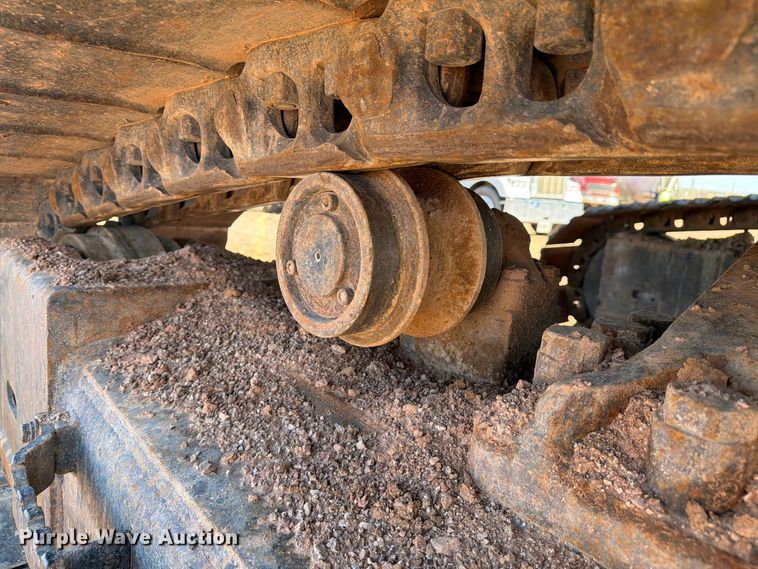 image for item FM7681 2005 John Deere 450C LC excavator