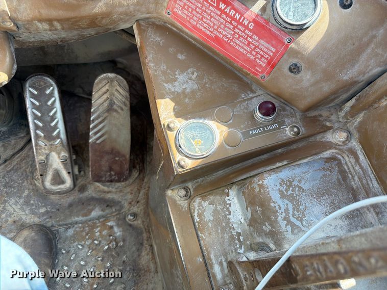 image for item FM7684 1980 Caterpillar 966D wheel loader