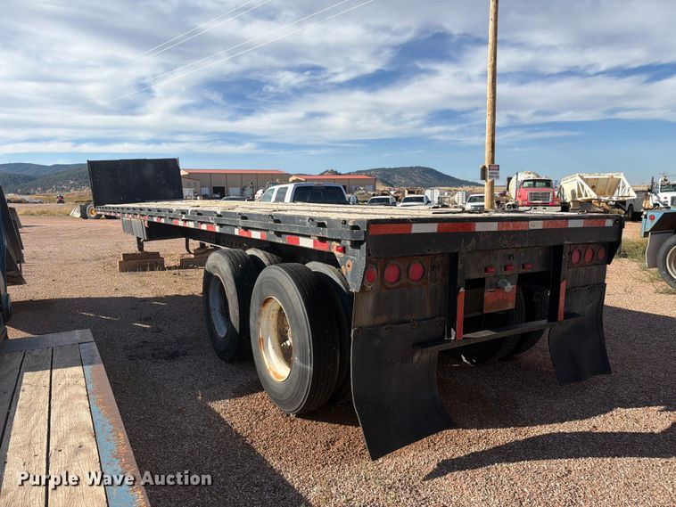 image for item FM7685 1981 Budd flatbed trailer