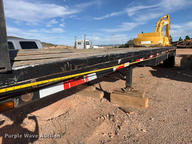 image for item FM7685 1981 Budd flatbed trailer