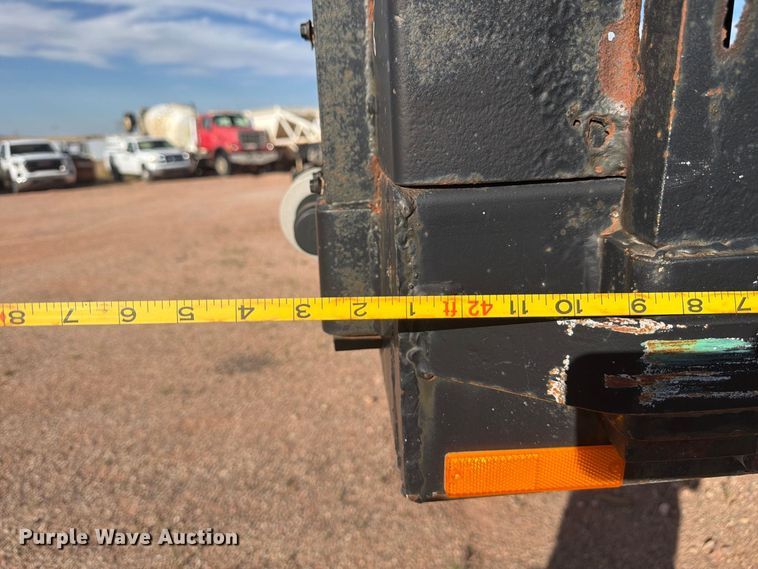 image for item FM7685 1981 Budd flatbed trailer