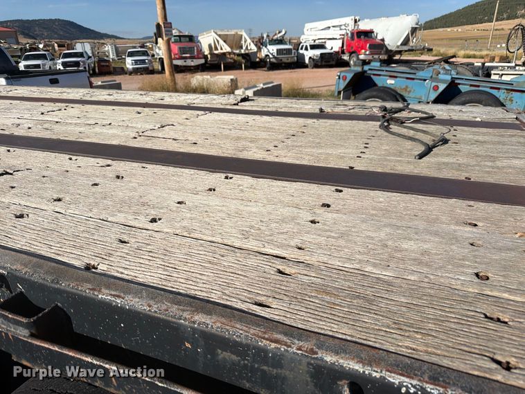 image for item FM7685 1981 Budd flatbed trailer