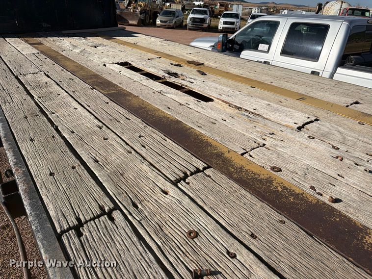 image for item FM7685 1981 Budd flatbed trailer