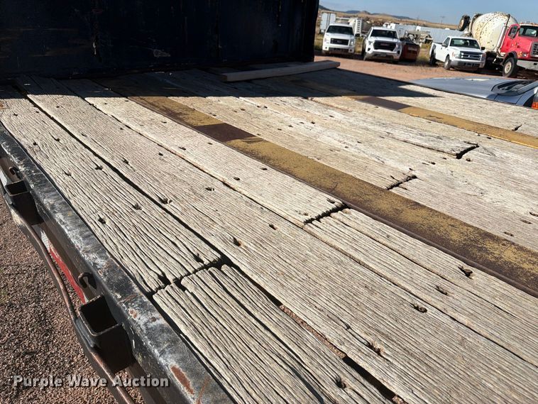 image for item FM7685 1981 Budd flatbed trailer