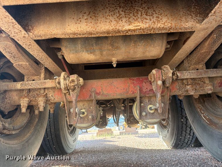 image for item FM7685 1981 Budd flatbed trailer