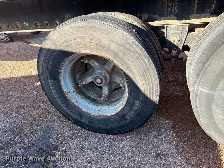 image for item FM7685 1981 Budd flatbed trailer