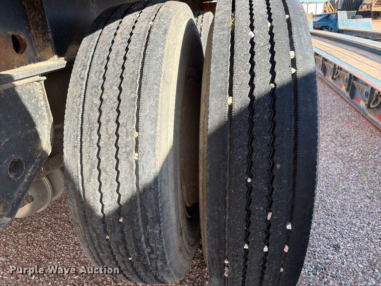 image for item FM7685 1981 Budd flatbed trailer