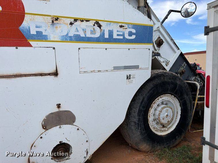image for item FM7690 2005 Roadtec SB-2500C milling machine