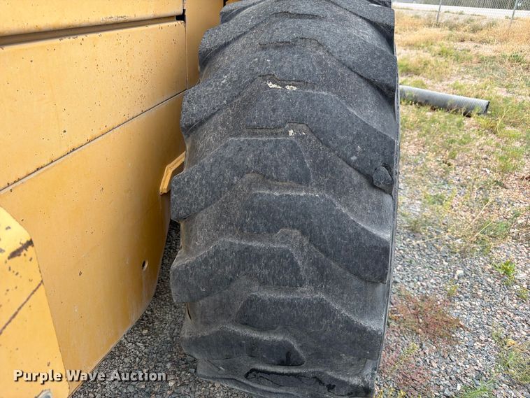 image for item FM7708 1995 John Deere 544G wheel loader