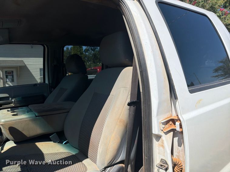 image for item FN2055 2011 Ford F250 Super Duty Crew Cab pickup truck