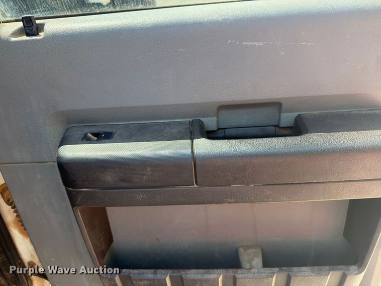 image for item FN2055 2011 Ford F250 Super Duty Crew Cab pickup truck