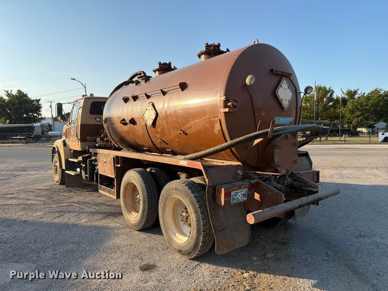 image for item FN2580 2007 Sterling Truck L9500 Series vacuum truck