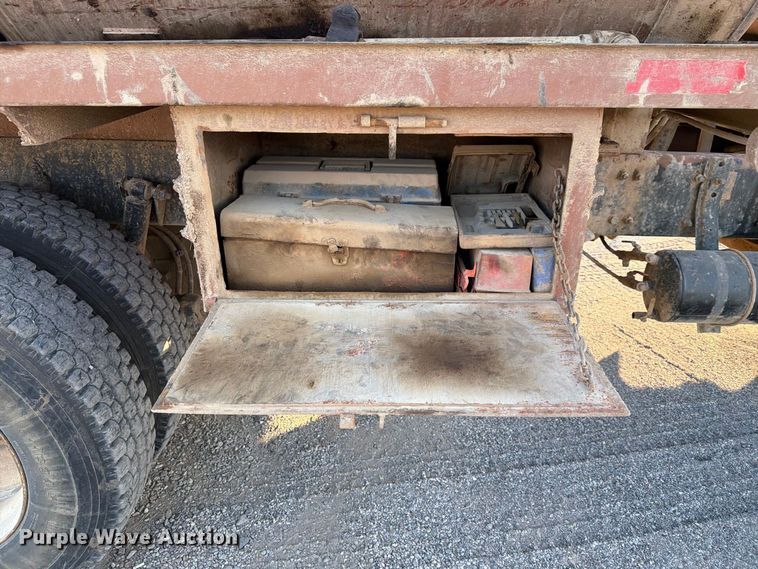 image for item FN2580 2007 Sterling Truck L9500 Series vacuum truck