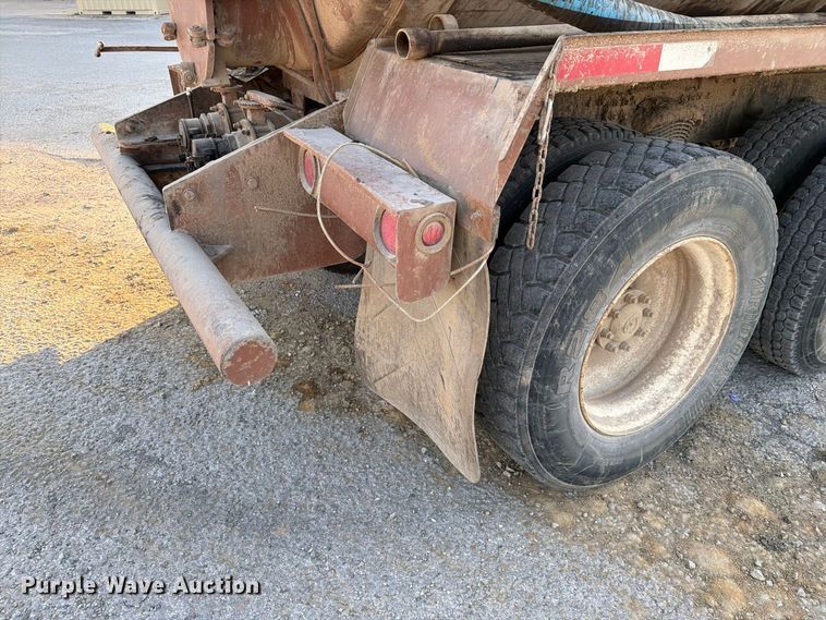 image for item FN2580 2007 Sterling Truck L9500 Series vacuum truck