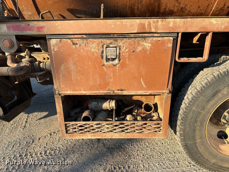 image for item FN2580 2007 Sterling Truck L9500 Series vacuum truck