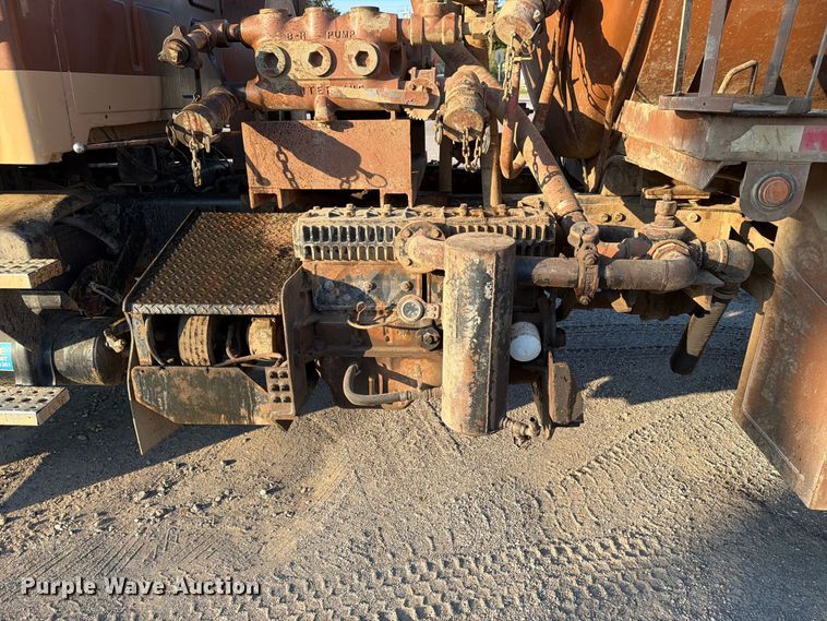 image for item FN2580 2007 Sterling Truck L9500 Series vacuum truck
