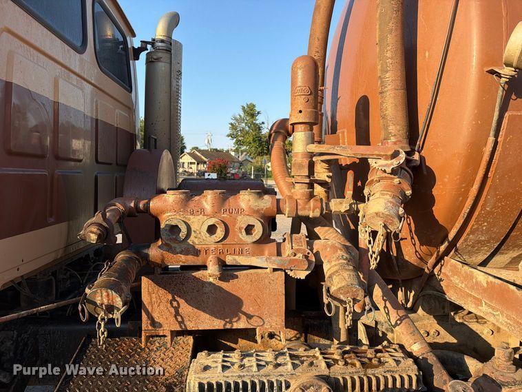 image for item FN2580 2007 Sterling Truck L9500 Series vacuum truck