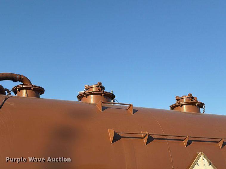 image for item FN2580 2007 Sterling Truck L9500 Series vacuum truck