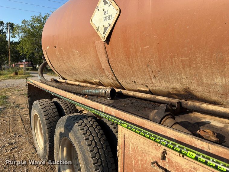 image for item FN2580 2007 Sterling Truck L9500 Series vacuum truck