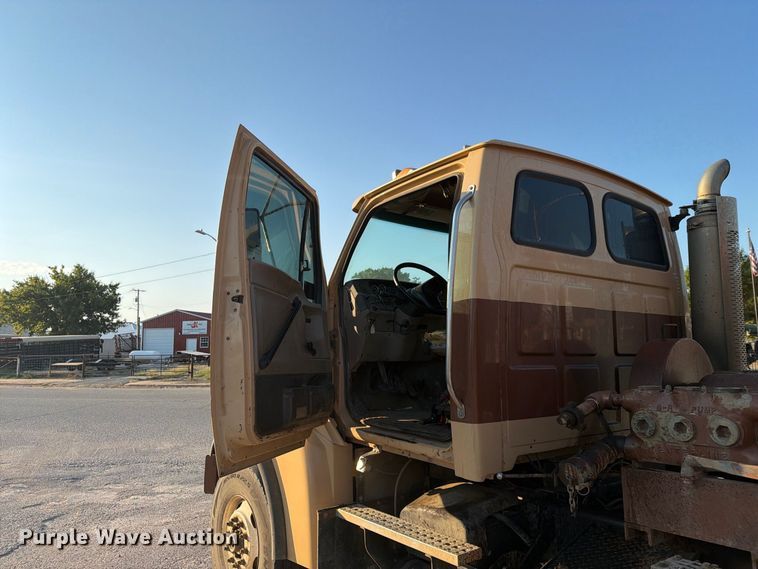 image for item FN2580 2007 Sterling Truck L9500 Series vacuum truck
