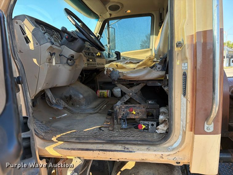image for item FN2580 2007 Sterling Truck L9500 Series vacuum truck