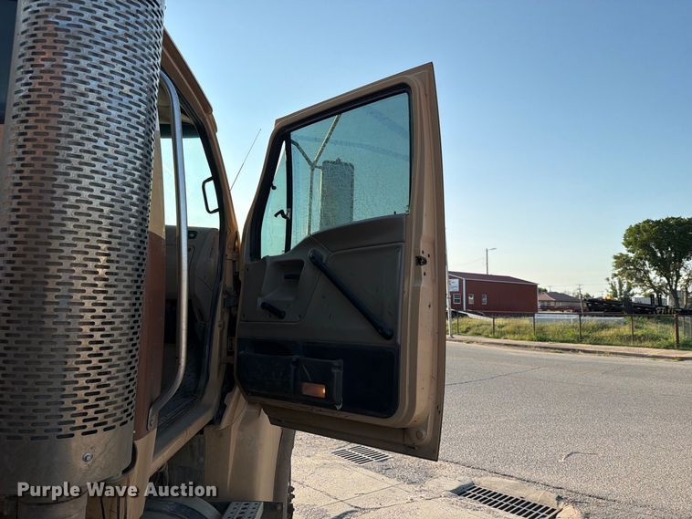 image for item FN2580 2007 Sterling Truck L9500 Series vacuum truck