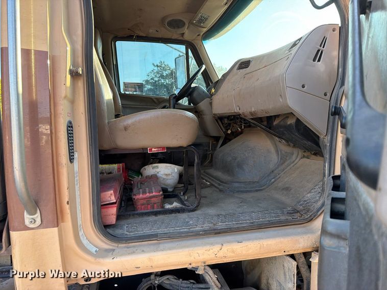 image for item FN2580 2007 Sterling Truck L9500 Series vacuum truck