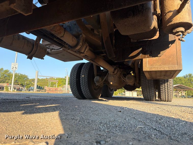 image for item FN2580 2007 Sterling Truck L9500 Series vacuum truck
