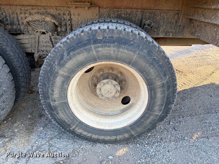 image for item FN2580 2007 Sterling Truck L9500 Series vacuum truck
