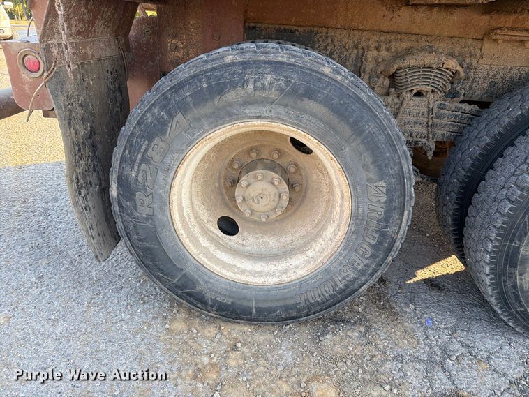 image for item FN2580 2007 Sterling Truck L9500 Series vacuum truck
