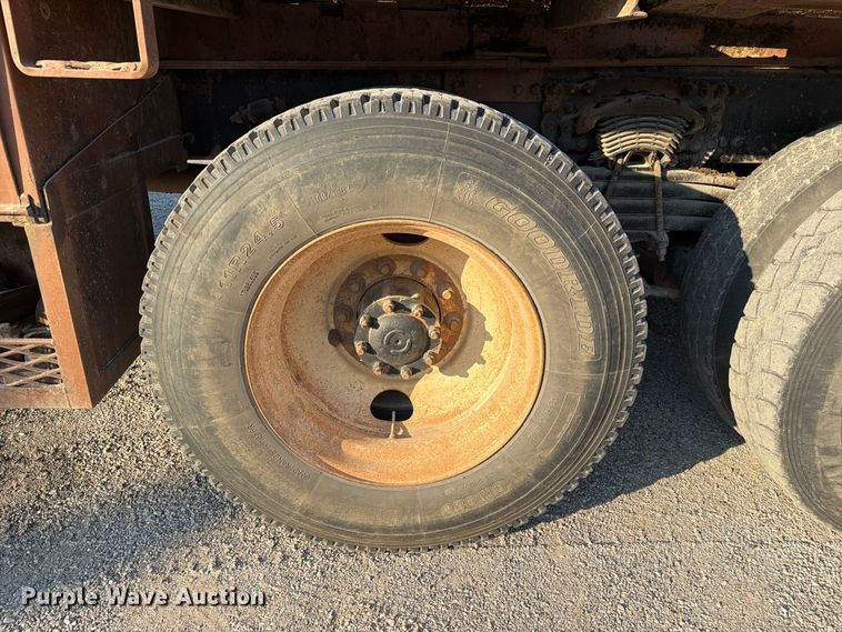 image for item FN2580 2007 Sterling Truck L9500 Series vacuum truck