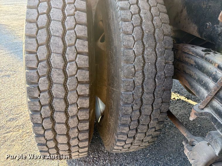 image for item FN2580 2007 Sterling Truck L9500 Series vacuum truck