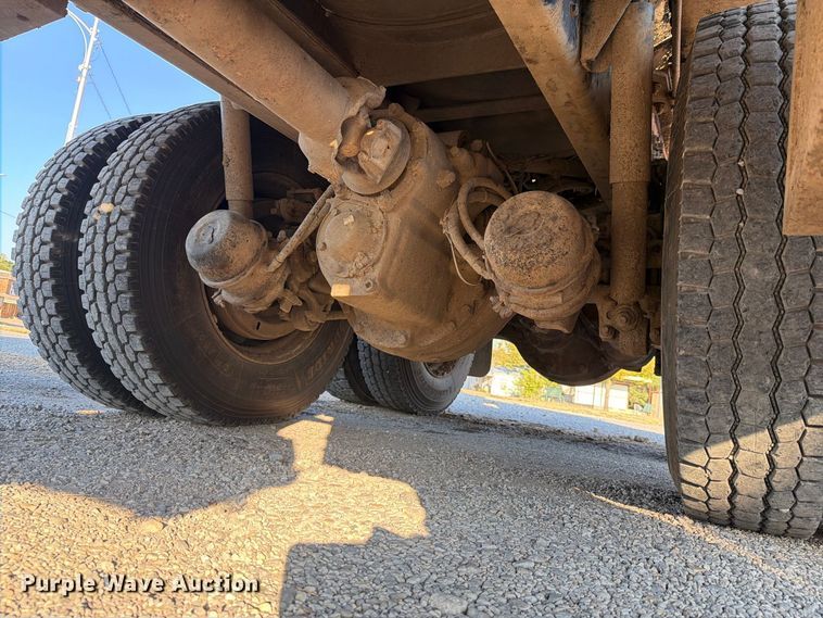 image for item FN2580 2007 Sterling Truck L9500 Series vacuum truck