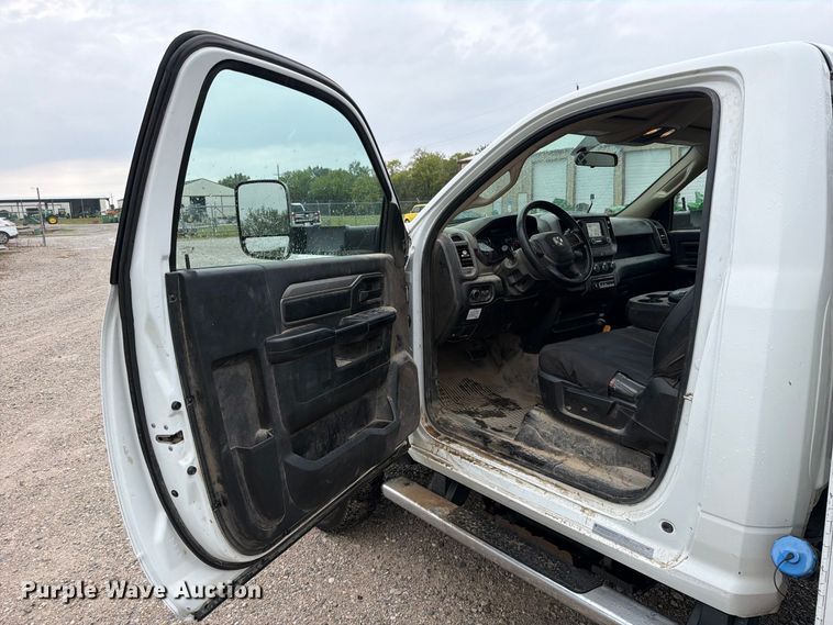 image for item FN5880 2020 RAM 5500 utility / service truck