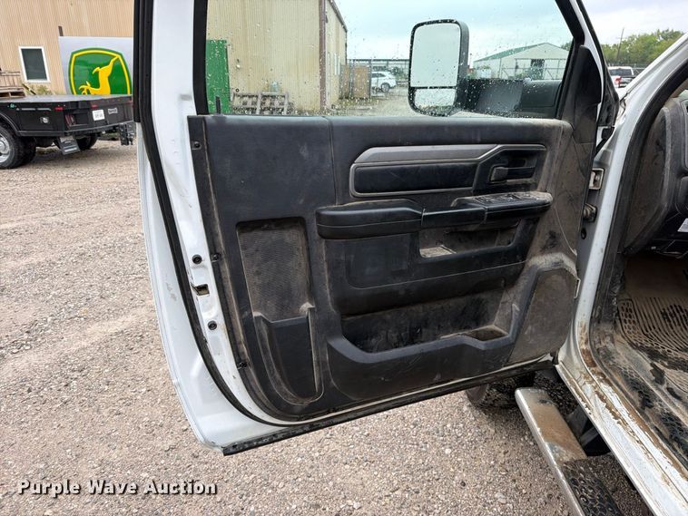 image for item FN5880 2020 RAM 5500 utility / service truck