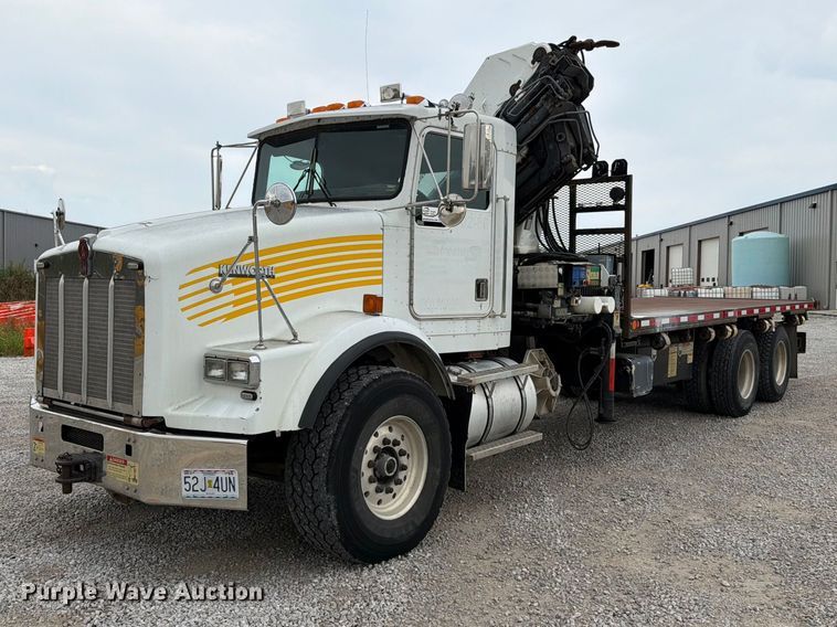 2002 Kenworth T800 crane truck