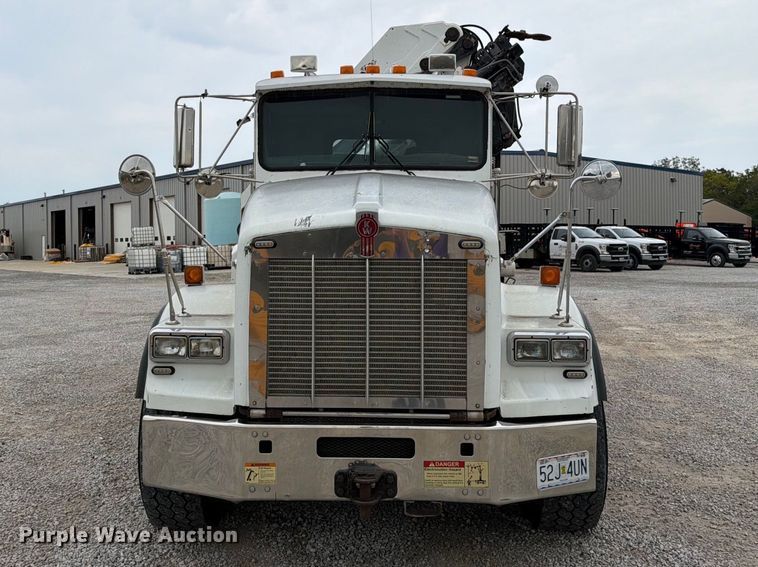 image for item FN5882 2002 Kenworth T800 crane truck