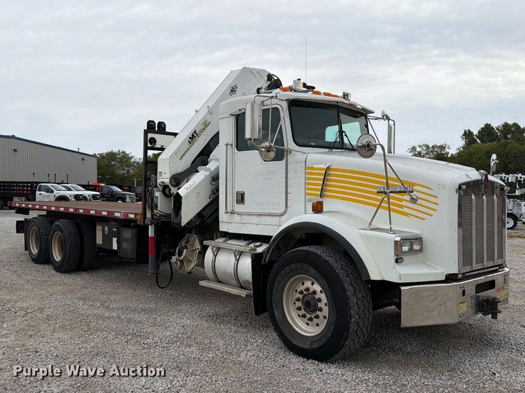 image for item FN5882 2002 Kenworth T800 crane truck