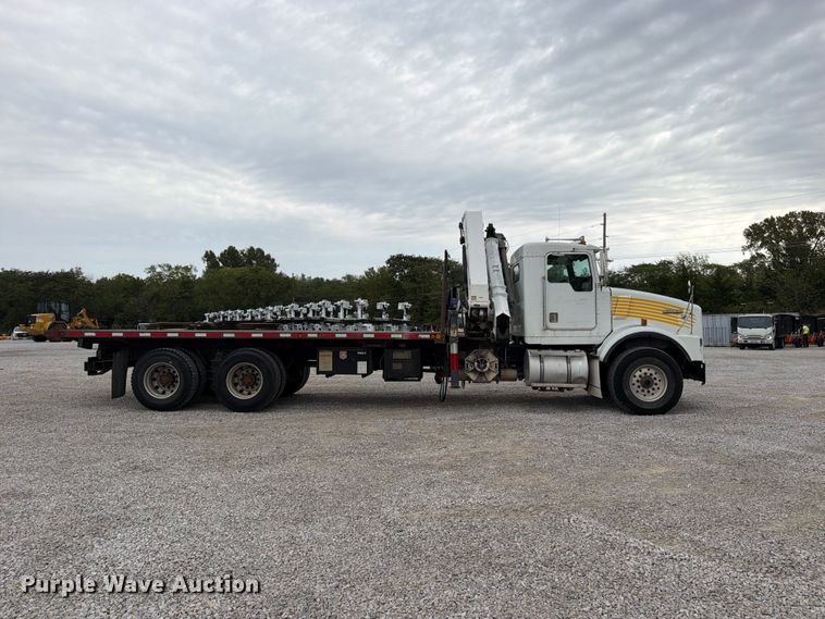 image for item FN5882 2002 Kenworth T800 crane truck