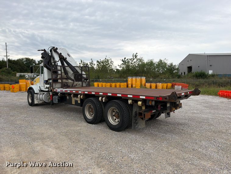 image for item FN5882 2002 Kenworth T800 crane truck