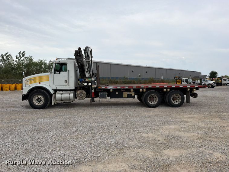 image for item FN5882 2002 Kenworth T800 crane truck