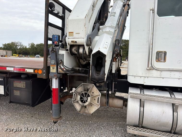 image for item FN5882 2002 Kenworth T800 crane truck