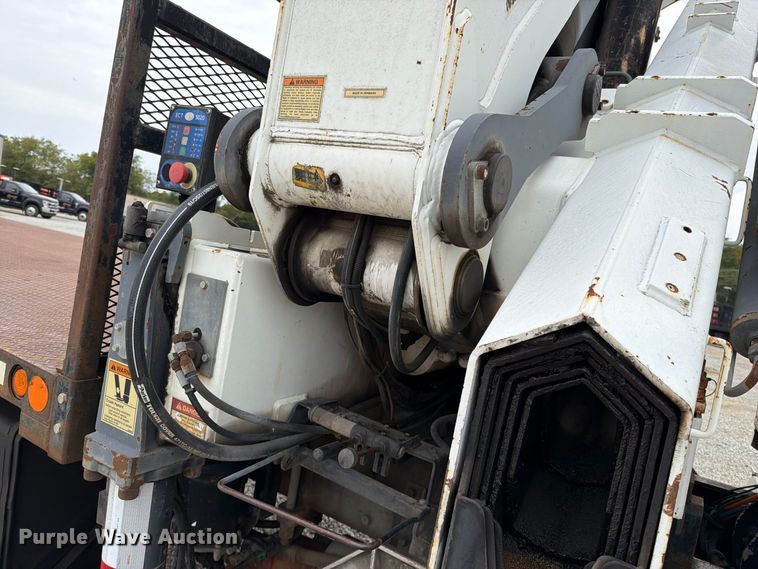 image for item FN5882 2002 Kenworth T800 crane truck