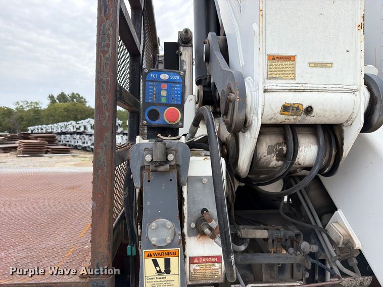 image for item FN5882 2002 Kenworth T800 crane truck