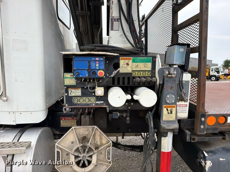 image for item FN5882 2002 Kenworth T800 crane truck