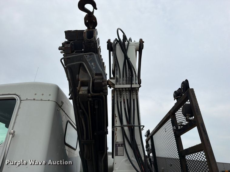 image for item FN5882 2002 Kenworth T800 crane truck