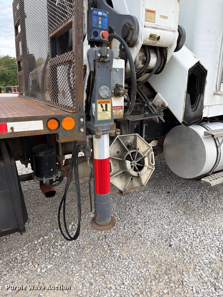 image for item FN5882 2002 Kenworth T800 crane truck