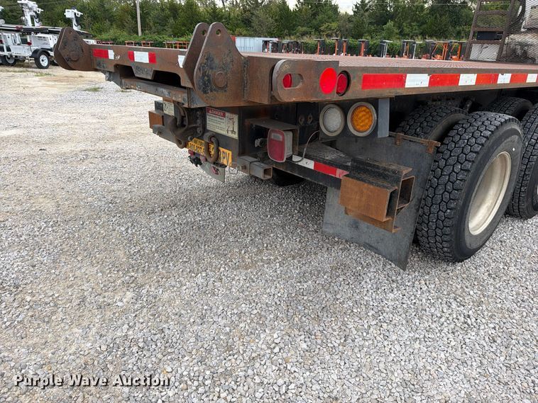 image for item FN5882 2002 Kenworth T800 crane truck