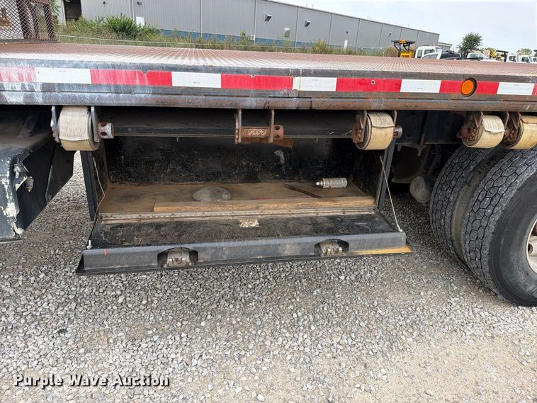 image for item FN5882 2002 Kenworth T800 crane truck