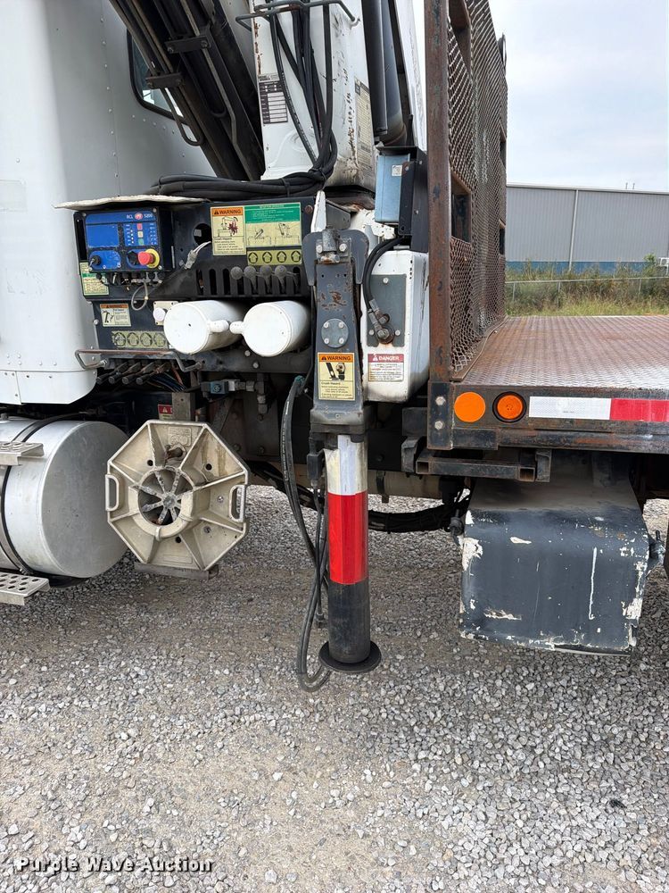 image for item FN5882 2002 Kenworth T800 crane truck